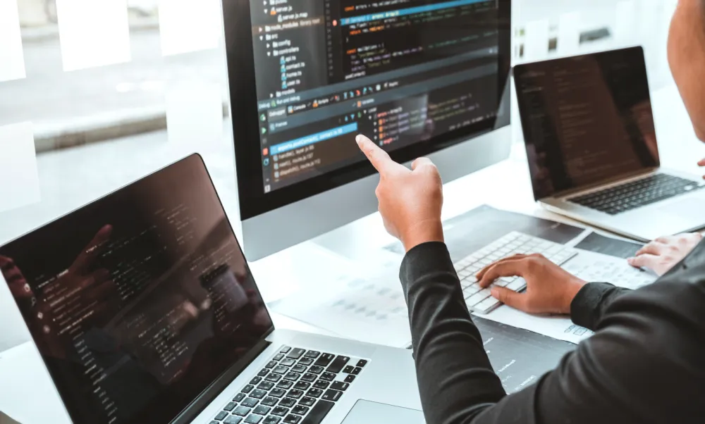 未経験300万から年収800万へ｜インフラエンジニアがキャリアで掴む未来